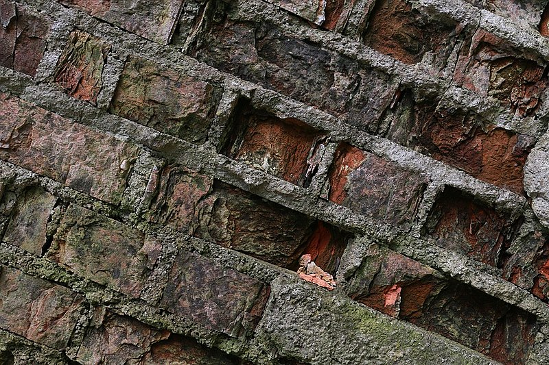 Spalling in brick chimneys